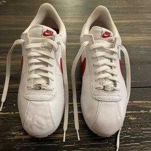 CASUAL NIKE CLASSIC WHITE RED BLUE SNEAKER